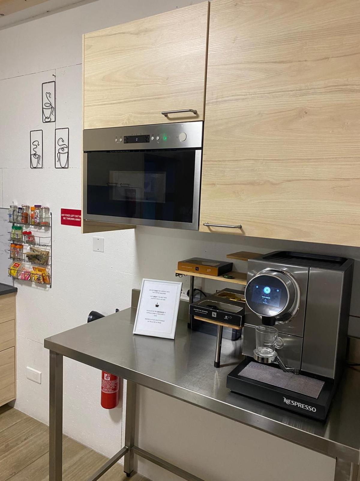 Bohobos Hostel Antibes Bagian luar foto