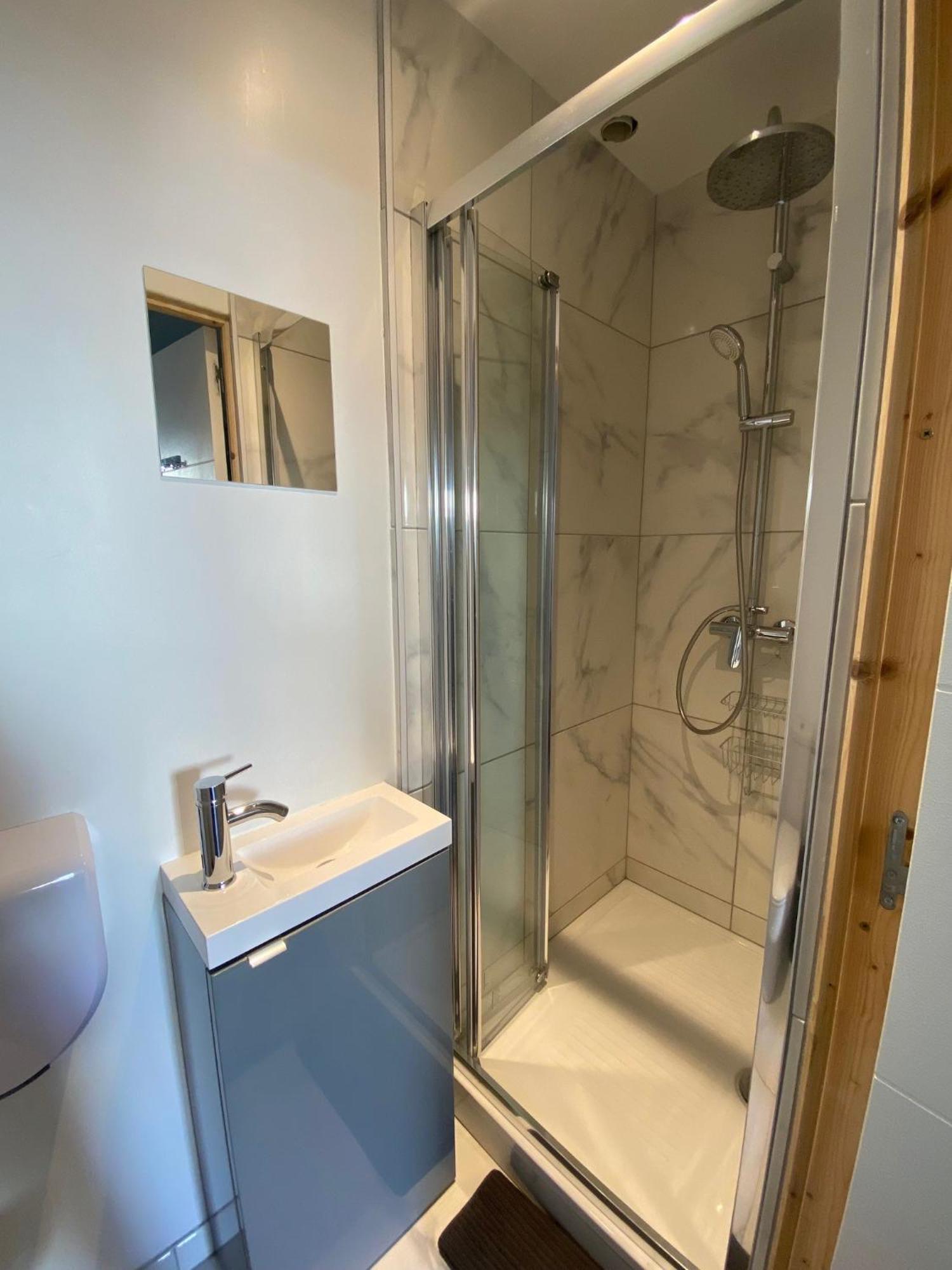 Bohobos Hostel Antibes Bagian luar foto