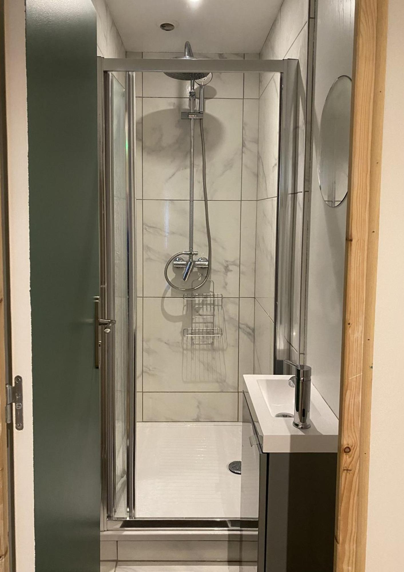 Bohobos Hostel Antibes Bagian luar foto